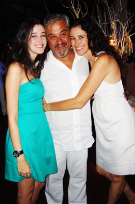 Em noite de Réveillon (2): casal João Bettarello - Renata e a filha Lara (ele, o próximo presidente do clube)